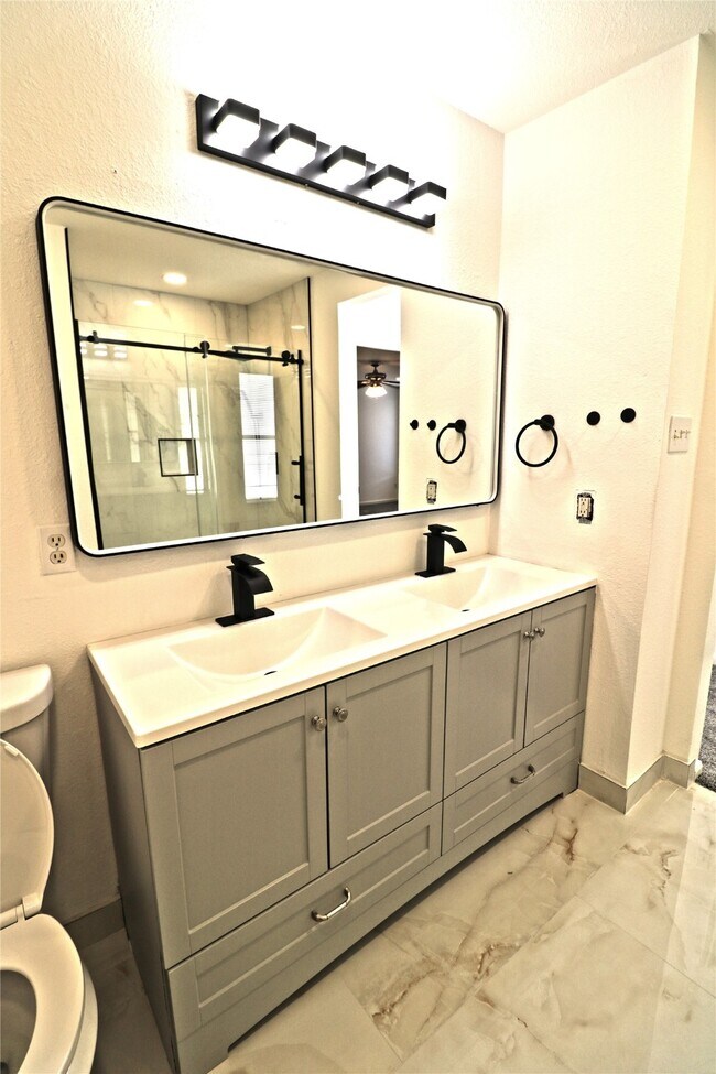 Building Photo - 9611 Rads Point