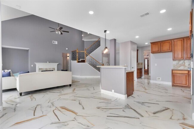 Building Photo - 3011 Grand Lakeview Dr