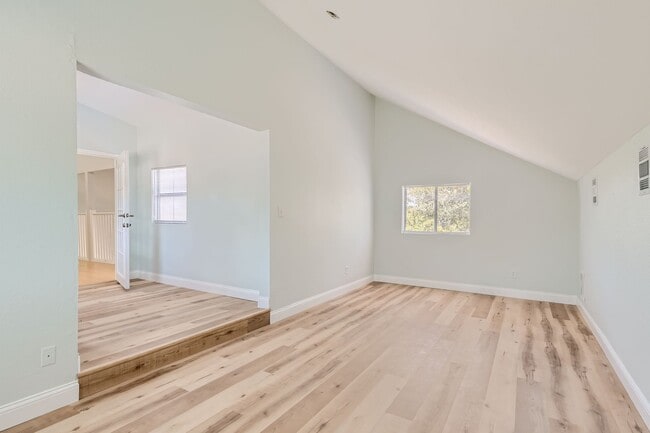 Building Photo - Private Modern Ranch House on 5 Acres East...