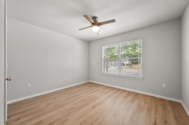 Building Photo - 411 Langely
