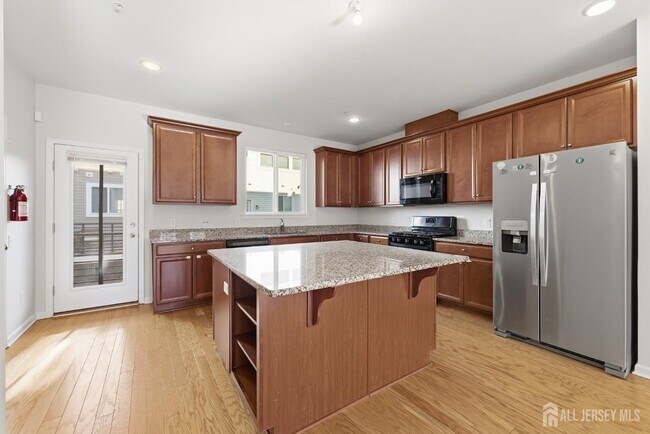 Building Photo - 38 Bond St