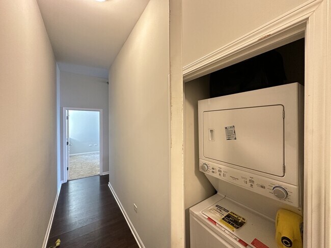 Building Photo - 1464 S Michigan Ave