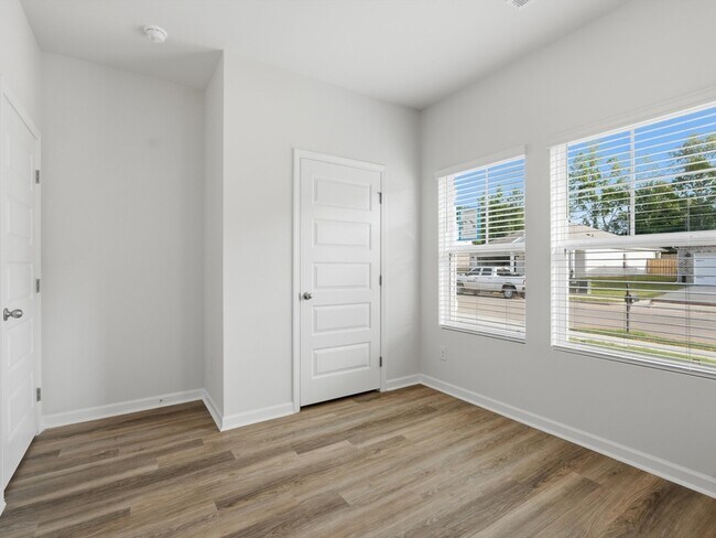 Building Photo - 6141 Feather Wy SE