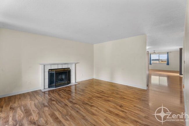 Building Photo - 16004 NE 47th St