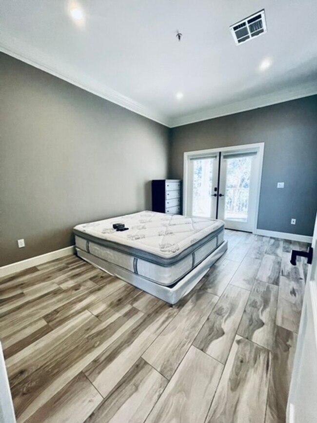 Building Photo - WONDERFULLY UPGRADED “GOLF VILLA” IN: GUAR...