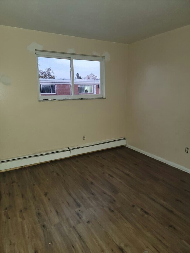 Building Photo - 14815 Euclid Ave