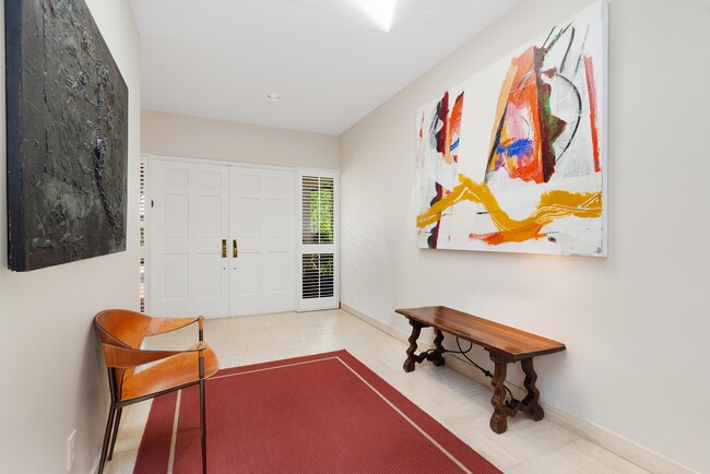 Building Photo - 575 N Lake Wy