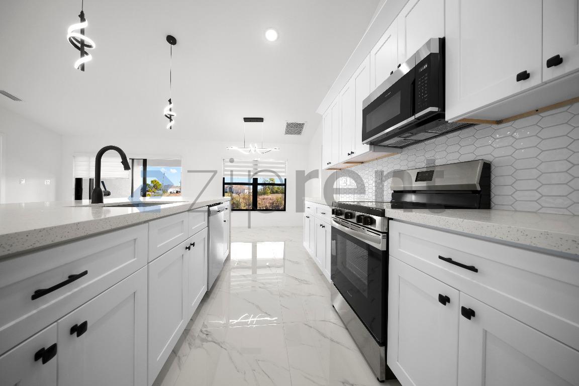 Building Photo - 4117 NE 16th Ave