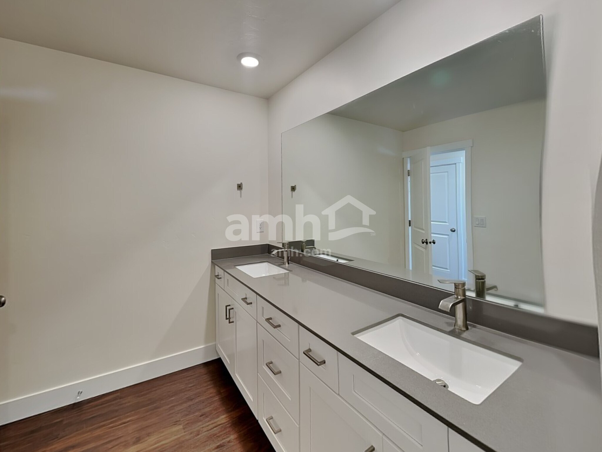 Building Photo - 1408 E Ludlow St