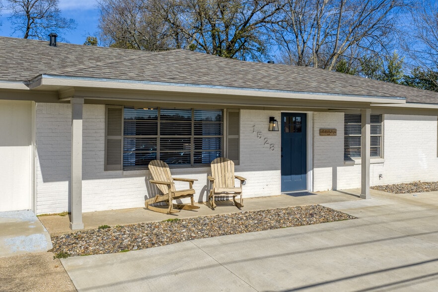 Building Photo - 1528 E Devine St