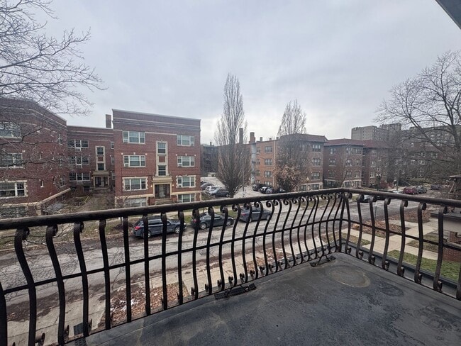 Building Photo - 2773 Hampshire-Unit 9