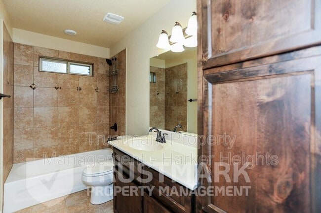 Building Photo - 1304 Risen Star Ln