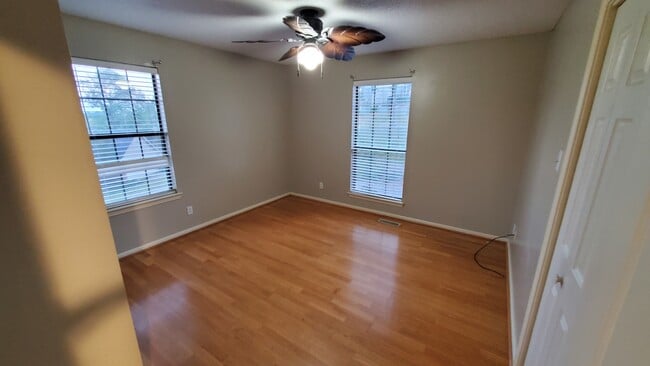 Building Photo - 1 Pine Way Ct