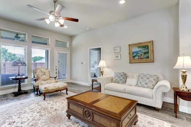 Building Photo - 8126 Silverspot Ln