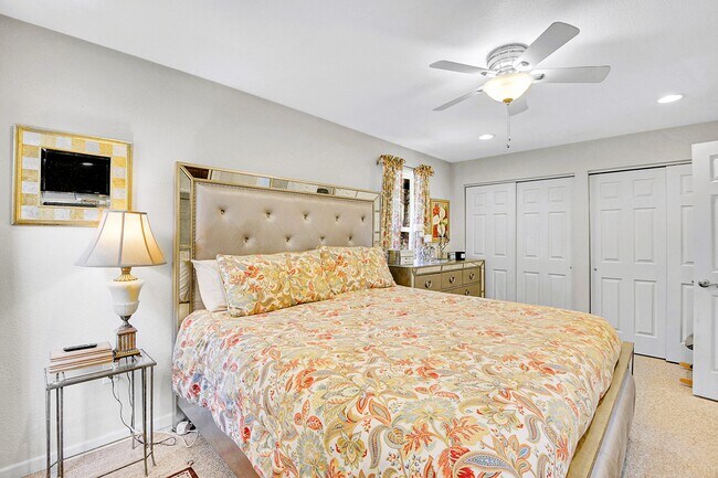 Building Photo - 30573 Sun Creek Dr