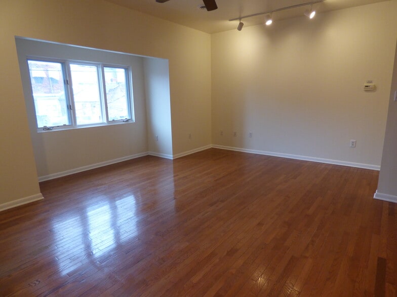 Building Photo - 1824 Carey Way