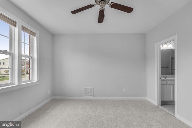 Building Photo - 22855 Oakgrove Rd