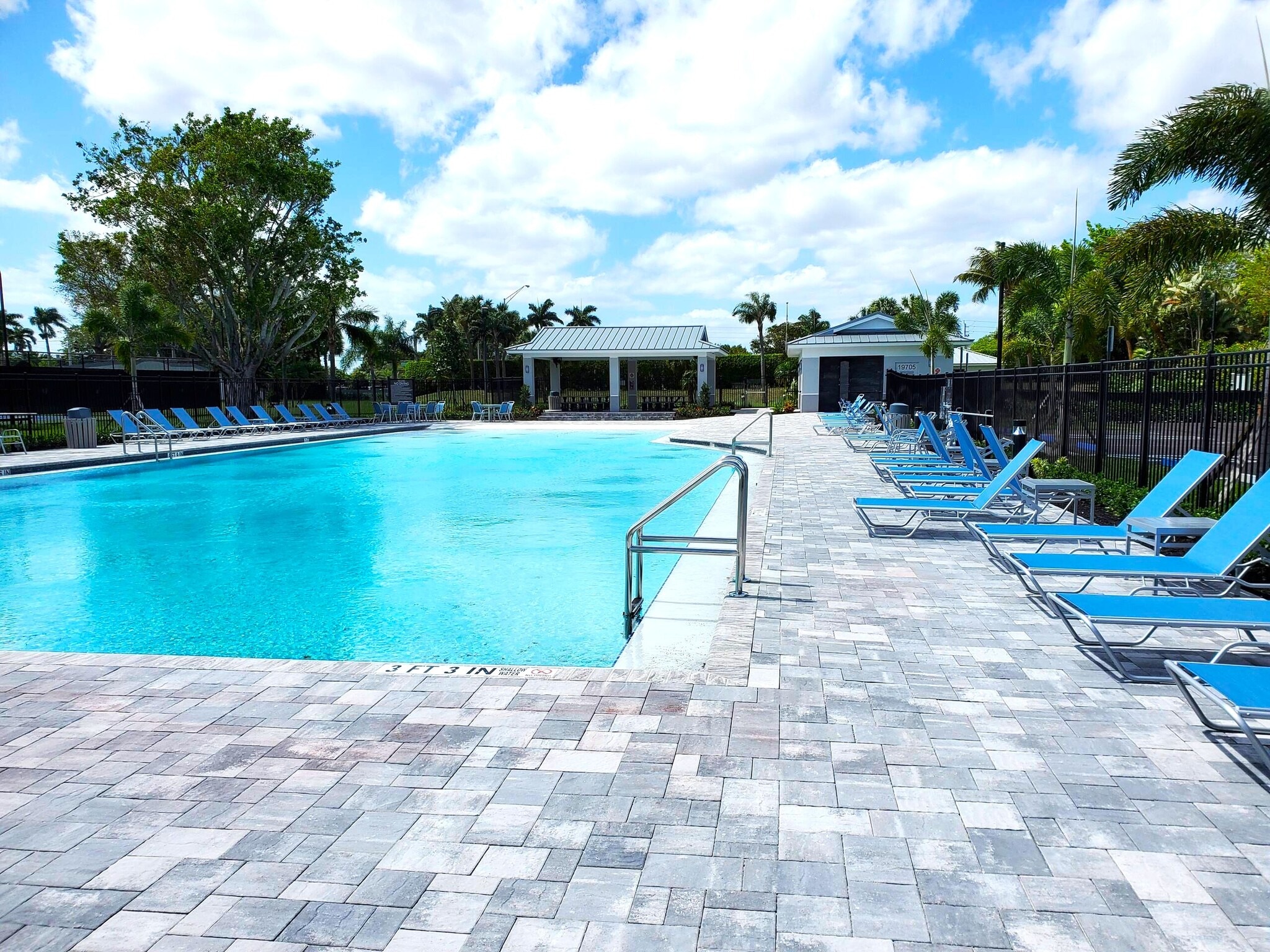 Huge Community Swimming Pool - 10910 Diego Dr N