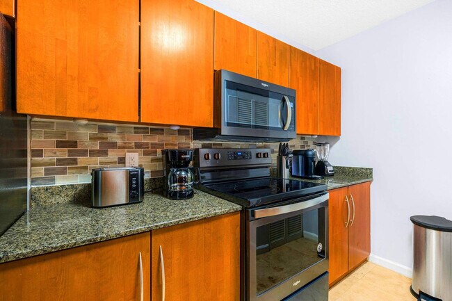 Building Photo - 1 SE 12th St