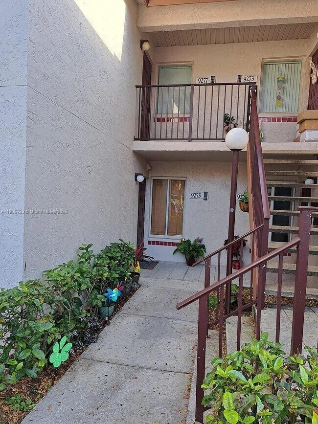 Building Photo - 9277 SW 138th Pl