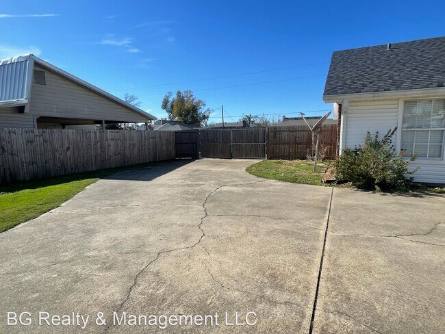 Building Photo - 3 br, 2 bath House - 1310 E Holly Hill Cir