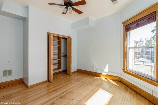 Building Photo - 836 E 52nd St
