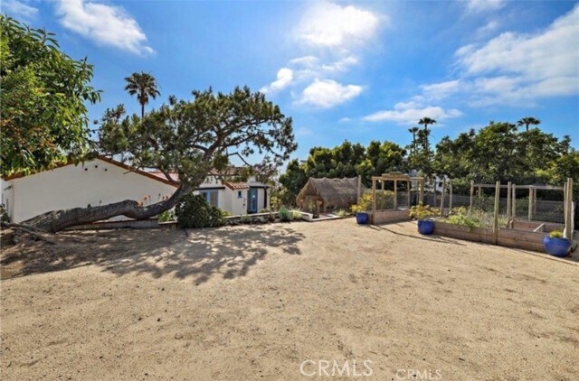 Building Photo - 4 Camel Point Dr