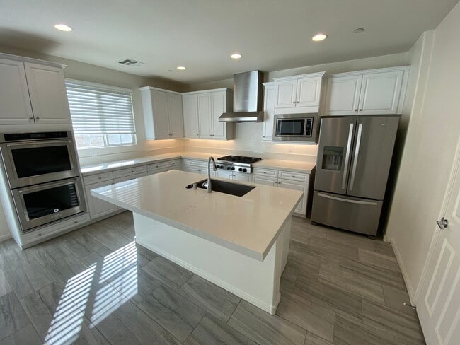 Building Photo - Beautiful 4 bed/3 home located in Henderson.