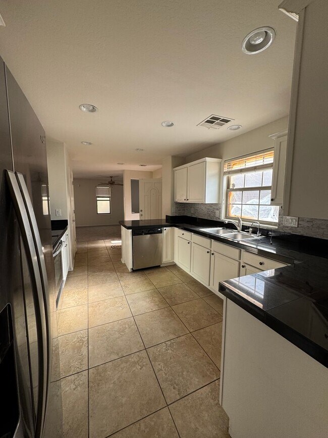 Building Photo - 3 BEDROOMS HOME IN LYON'S GATE IN GILBERT