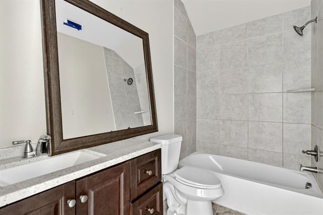 Building Photo - 1012 Summer Ln