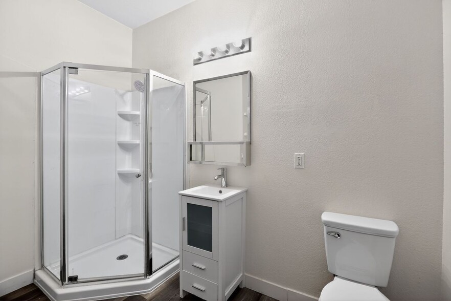 Building Photo - 2060 Rancho Lake Dr