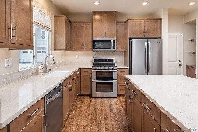 Building Photo - 518 Surfbird Ln