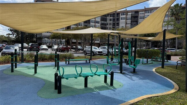 Building Photo - 1200 St Charles Pl