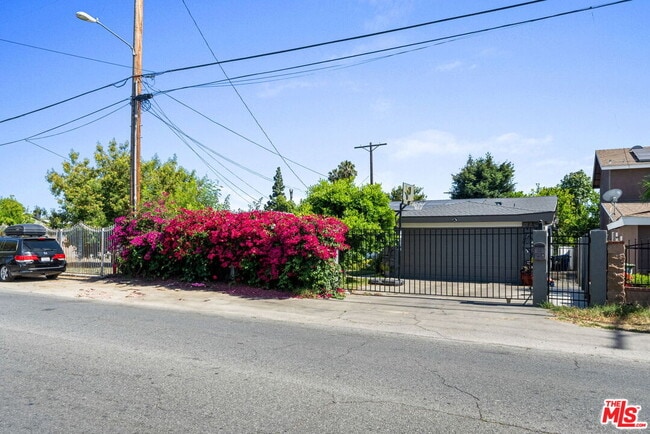 Building Photo - 14034 Valerio St