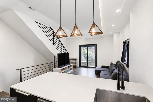 Building Photo - 519 N 38th St