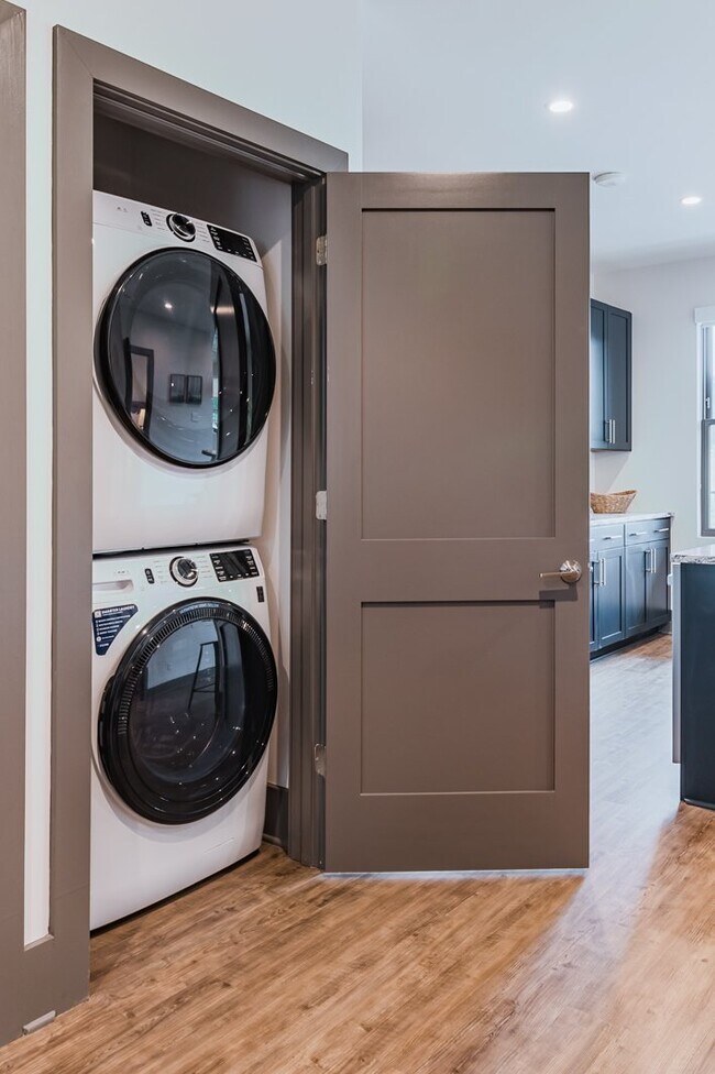 Building Photo - Rare Three- Bedroom Apartment Available at Washington Square!