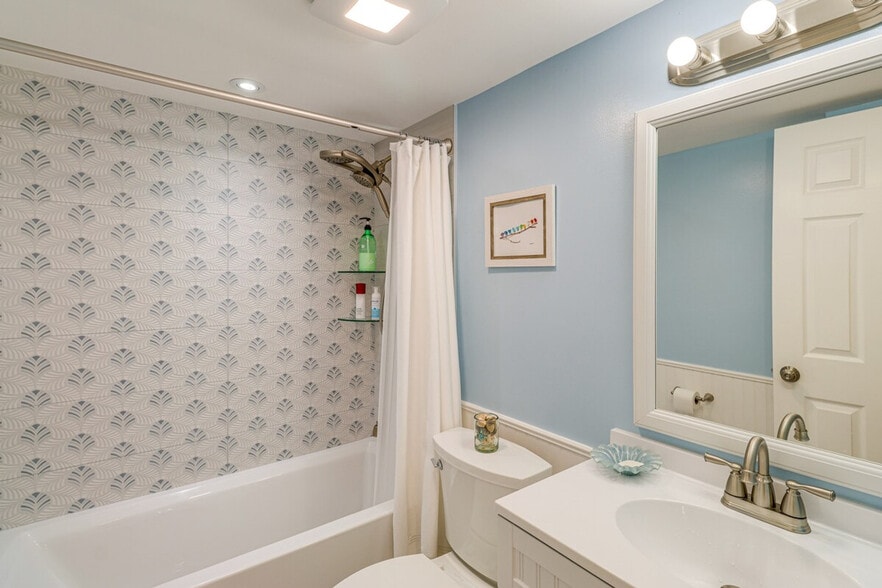 Building Photo - 4250 N Hwy A1A