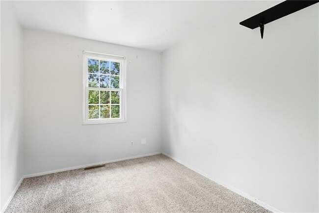 Building Photo - 222 Parkwood Dr