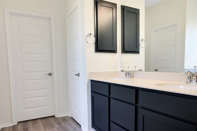 Building Photo - 101 Unforgiven Ln