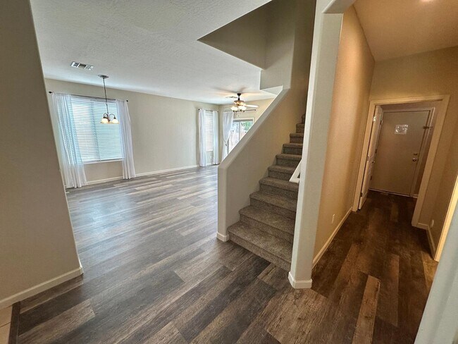 Building Photo - 1912 E Loma Vista St