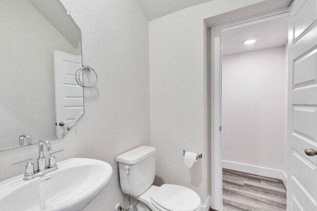 Building Photo - 7408 Acela Trl