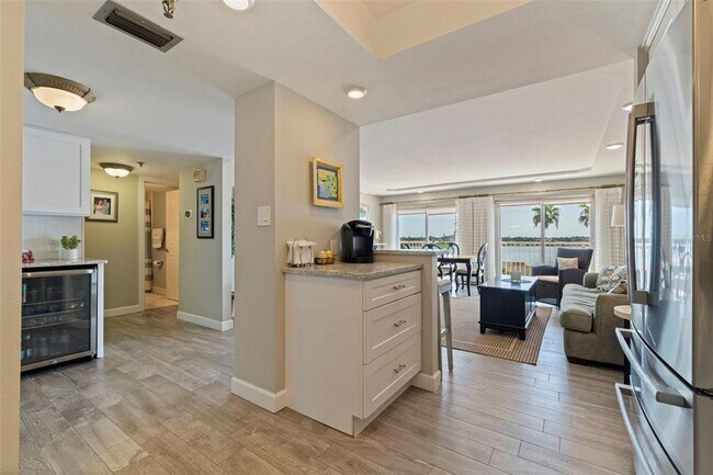 Building Photo - 7430 Sunshine Skyway Ln S