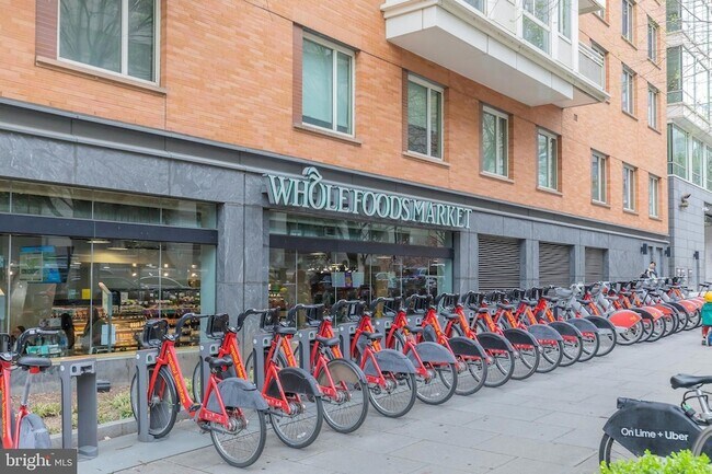 Building Photo - 2141 I St NW