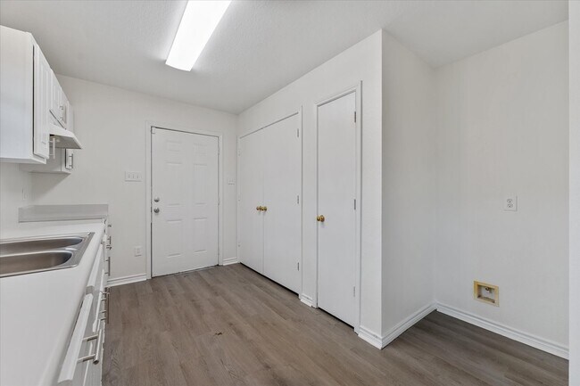 Building Photo - 11419 Roandale Dr
