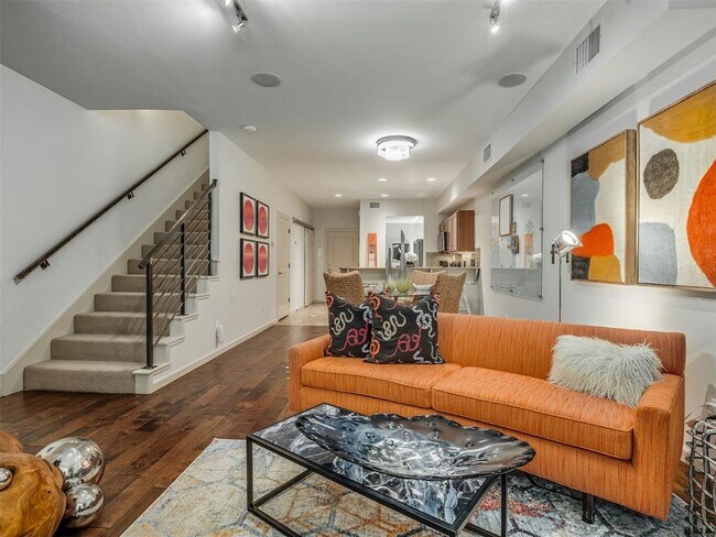 Building Photo - 2224 Kavanaugh Blvd