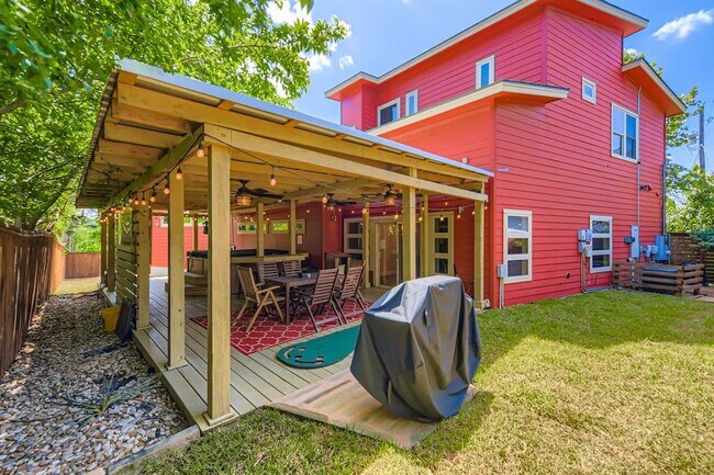 Building Photo - 2510 Rosewood Ave