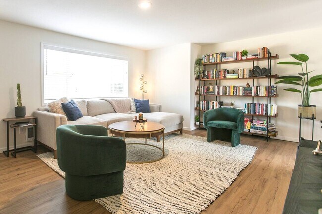 Building Photo - Railroad Duplex - 0000-RAIL-00