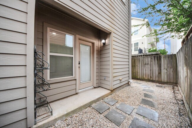 Building Photo - 5526 Crooms St