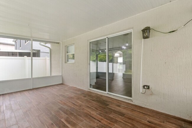 Building Photo - Newly Renovated 4 Bedroom!