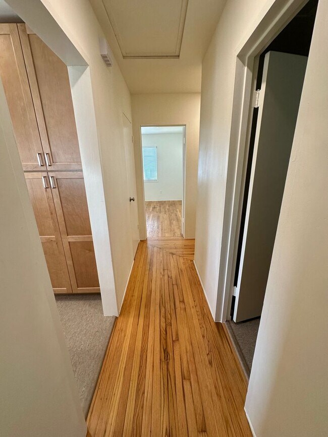 Building Photo - Beautifully Remodeled Unit on the East Side of Santa Barbara